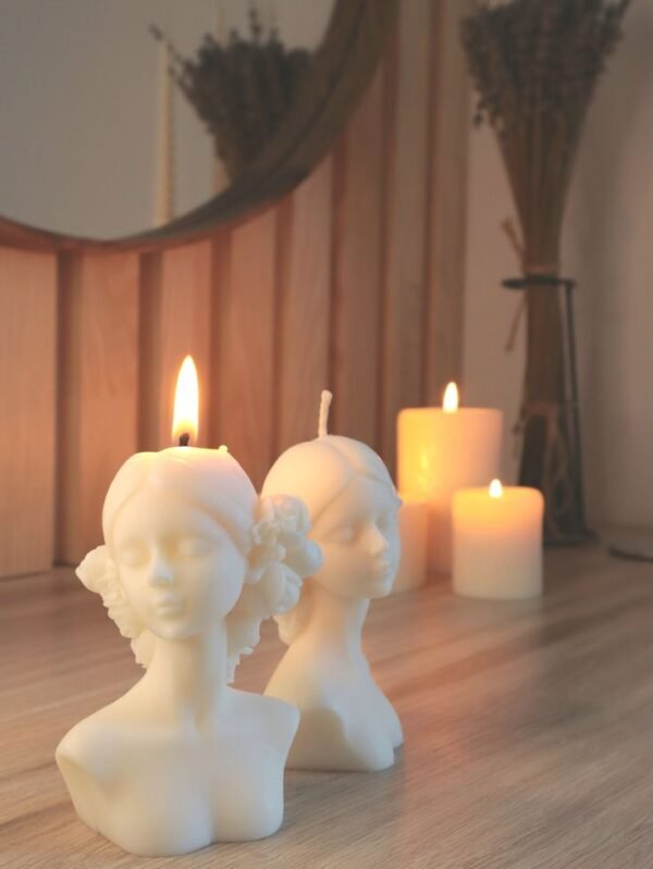 Closed Eye Girl (Quantity: 1)