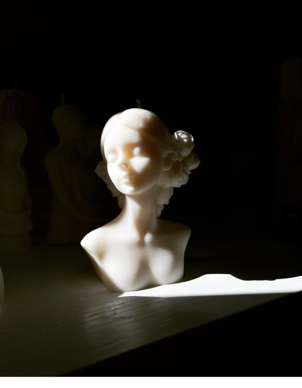 Closed Eye Girl (Quantity: 1)